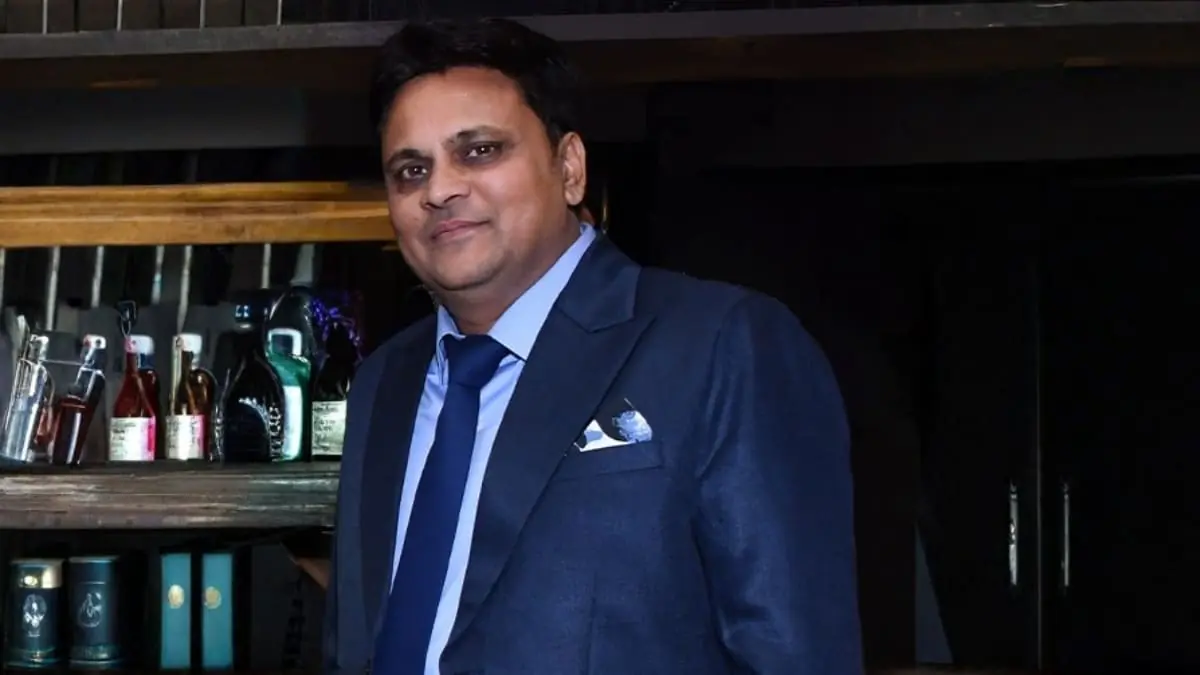 Personal Loan vs Credit Card for Salaried Professionals: What Really Costs You More?